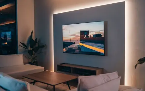 Jakie oświetlenie nad telewizorem poprawi komfort oglądania?